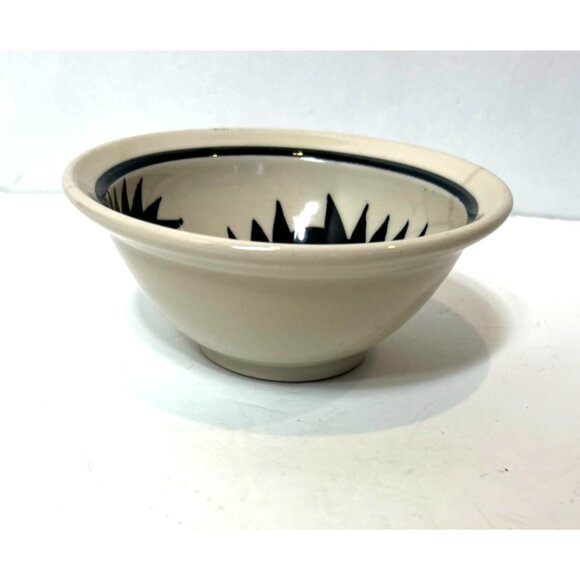 Karen Donleavy Hand Thrown Ceramic Fat Cat Design Bowl Black White 6.5"Dia 2.5"H - Picture 2 of 5